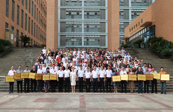 说明: E:\办公资料\照片与视频\半岛平台工作图片\2020年\9月\10日——庆祝第36教师节\精选图片\330A5172.JPG