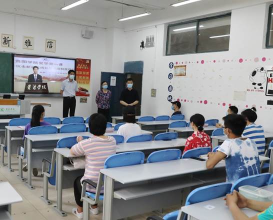 说明: E:\办公资料\照片与视频\半岛平台工作图片\2020年\5月\8日——校领导看望毕业班学生上第一课\精选图片\用\330A3541.JPG