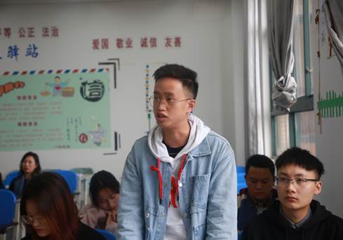 说明: E:\办公资料\照片与视频\半岛平台工作图片\2020年\10月\15日——赵福菓副书记参加马院学生党支部党日活动\精选图片\AB3A0108.JPG
