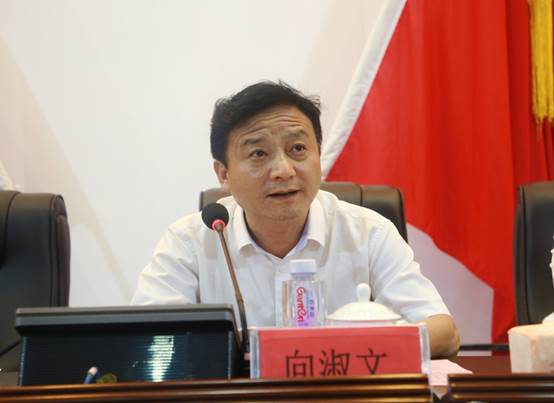 说明: E:\办公资料\照片与视频\半岛平台工作图片\2020年\9月\10日——庆祝第36教师节\精选图片\AB3A0078.JPG