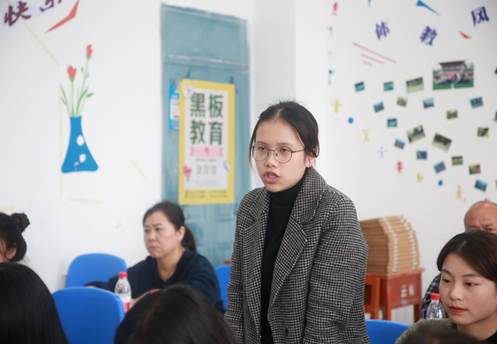 说明: E:\办公资料\照片与视频\半岛平台工作图片\2020年\10月\15日——赵福菓副书记参加马院学生党支部党日活动\精选图片\AB3A0101.JPG