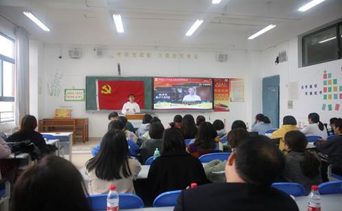 说明: E:\办公资料\照片与视频\半岛平台工作图片\2020年\10月\15日——赵福菓副书记参加马院学生党支部党日活动\精选图片\AB3A0070.JPG